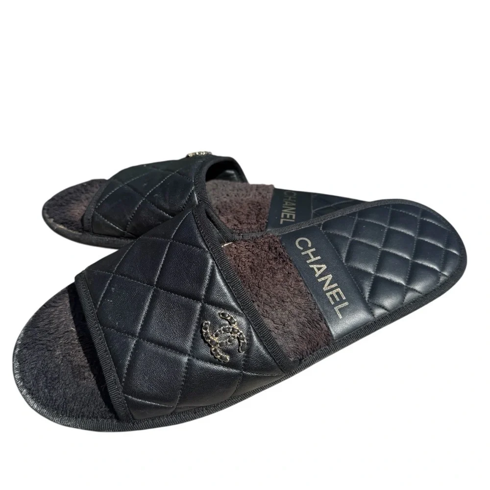 Chanel Quilted Leather CC Logo Shearling House Slippers Black Made in Italy L